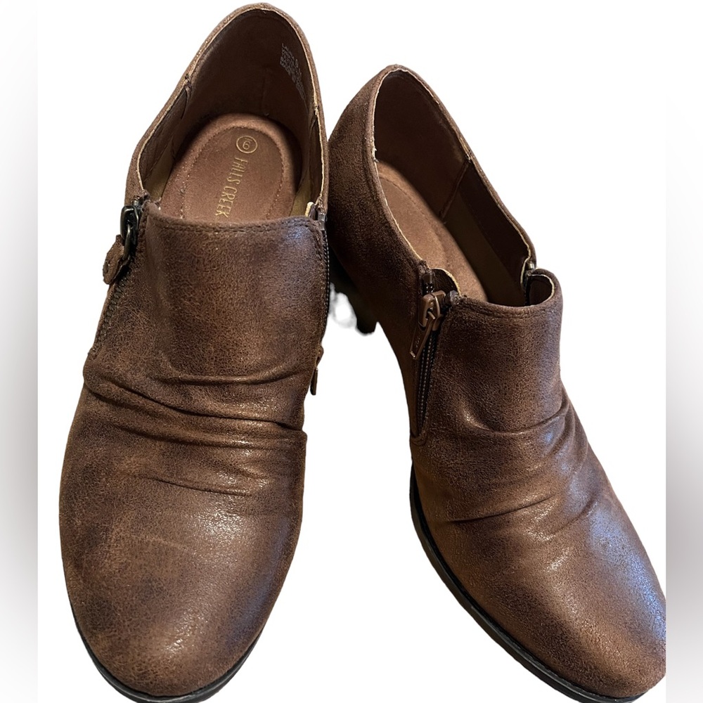 FALLS CREEK - Laura Slip on Bootie Sz 9